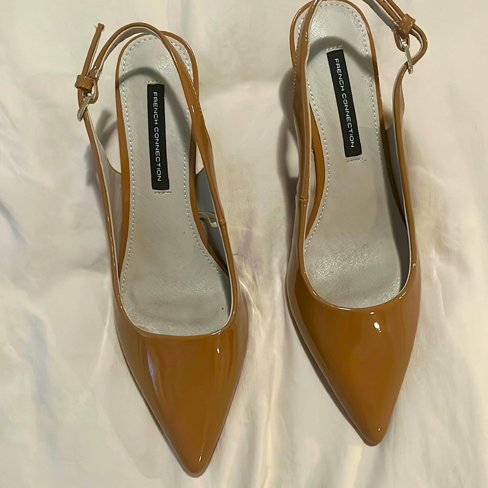 Nude pumps